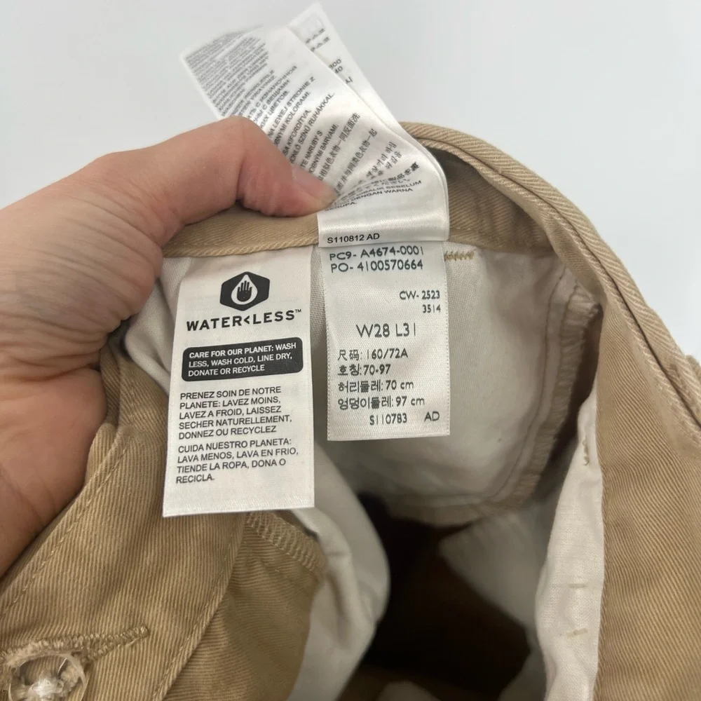 Levi’s High Rise Baggy Trousers in Tan - Picture 8 of 8